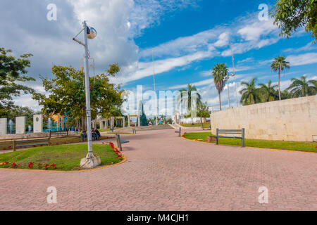 Playa del Carmen, Messico - 10 Gennaio 2018: veduta esterna di persone non identificate nel parco di Playa del Carmen, Messico Foto Stock