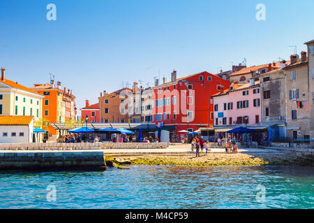 Bella colorata Vecchia casa a Rovigno Croazia, Europa. Foto Stock