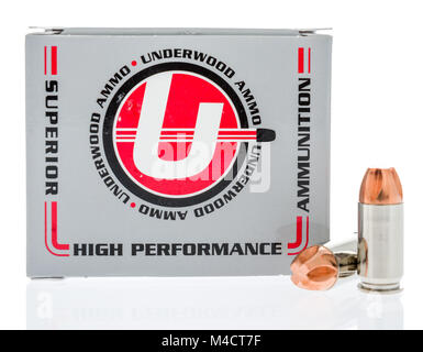 Winneconne, WI - 13 Febbraio 2018: una scatola di Underwood 45 munizioni ACP isolato su un background. Foto Stock