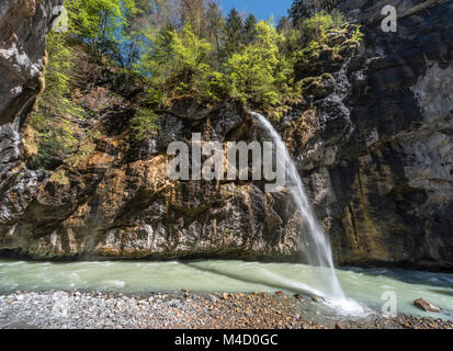 In Aare gorge di montagna in una giornata di sole. Svizzera Foto Stock