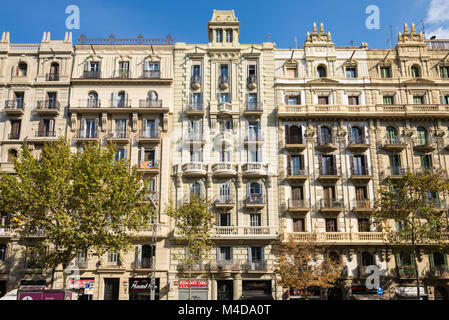 Tipica casa di appartamenti a Barcellona Foto Stock