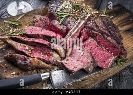 Barbecue Wagyu T-Bone Steak affettare sul bordo di taglio Foto Stock