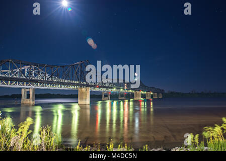 Ponte sul fiume Mississippi vicino a vicksburg Foto Stock