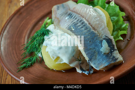 Aringa con senape insalata di patate Foto Stock