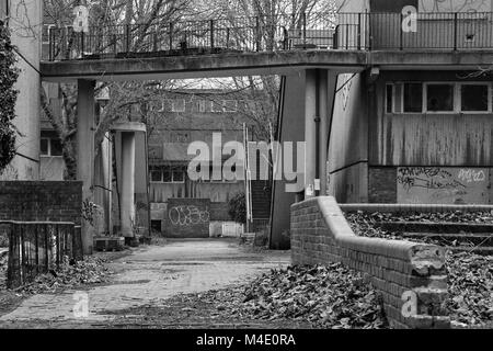 Bianco & Nero fotografia del Heygate Estate, Southwark, Londra del sud. Fotografato poco prima è stata demolita. Londra, Inghilterra, Regno Unito. Foto Stock