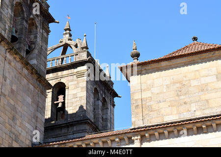 Il campanile della cattedrale di Braga Foto Stock