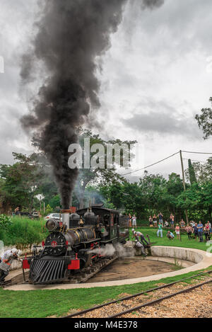 Il vecchio treno (Maria Fumaca) in Tiradentes, una città coloniale Foto Stock