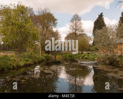 Piccolo lago nel paese Foto Stock