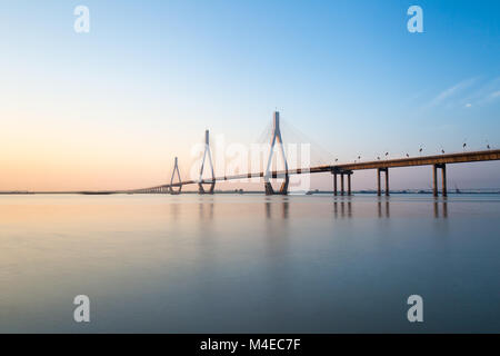 Lago dongting bridge al tramonto Foto Stock