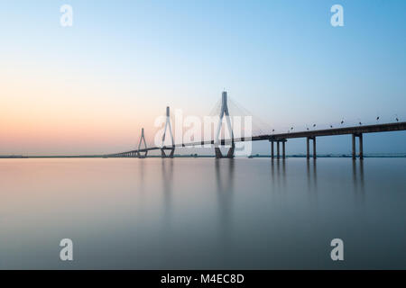 Tre Torri di cavo-alloggiato bridge Foto Stock