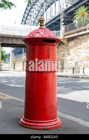 Rosso casella postale per le strade di Sydney Foto Stock