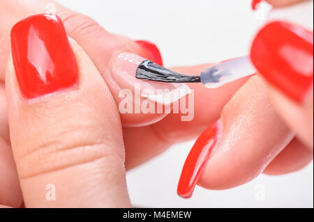 Unghie Manicure verniciatura trasparente Foto Stock