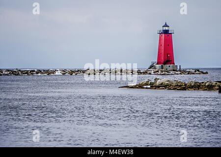 Est Manistique frangionde faro sul lago Michigan Foto Stock