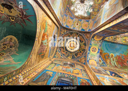 SAINT-Petersburg, Russia - 13 novembre 2015: Madre di Dio e scene evangelica nei mosaici presso la Chiesa della Resurrezione Foto Stock