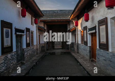 Cortile di una dinastia Ming era edificio nel villaggio di Dangjiacun vicino Hancheng, Provincia di Shaanxi, Cina. Foto Stock