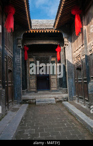 Cortile interno di un vecchio edificio siheyuan nella dinastia Ming villaggio di Dangjiacun vicino Hancheng, Provincia di Shaanxi, Cina. Foto Stock