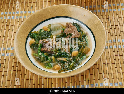 Boraniye - piatto turco,spinaci cotti al vapore con carne e yogurt Foto Stock