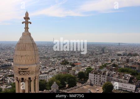 Vista dalla cima del Basilique du Sacre Coeur di Montmartre, Parigi, Francia Foto Stock