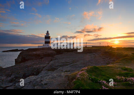 Hook Head Lighthouse sulla punta della penisola di gancio nella Contea di Wexford, Irlanda.Costruito nel XII secolo e una delle più antiche del mondo fari. Foto Stock