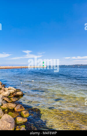 Costa del Mar Baltico a Travemunde e il faro Foto Stock