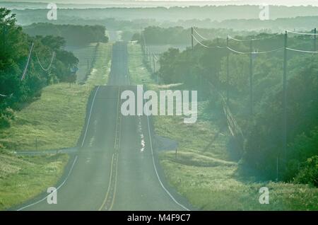 Paesaggi sul ciglio della strada al tramonto vicino alla città di salice e fredericksburg texas Foto Stock