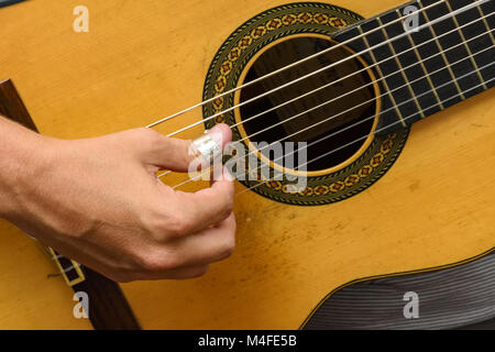 Sette corde chitarra acustica Foto Stock