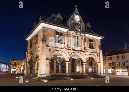 PETERBOROUGH, Regno Unito - 12 febbraio 2018. Peterborough Guildhall è un esempio di architettura storica nel centro della città di Peterborough, Regno Unito e illustrato Foto Stock