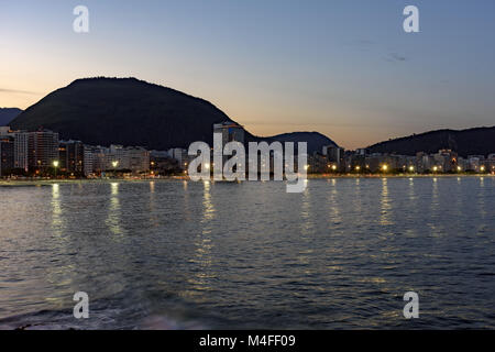 Copacabana di notte Foto Stock