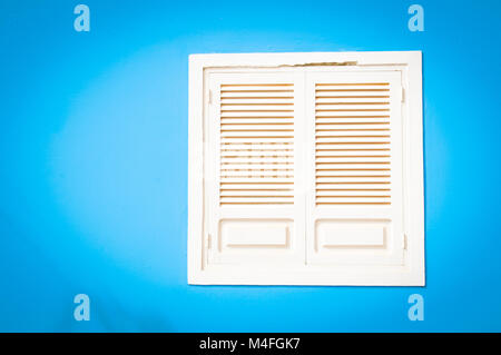 Dettaglio di una vecchia finestra bianca a Boa Vista, Capo Verde Foto Stock