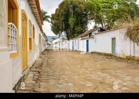 Le porte e le finestre di Paraty Foto Stock