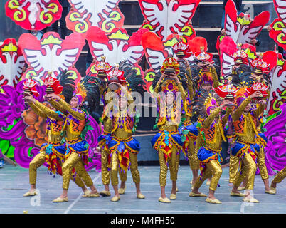 Partecipanti al festival Sinulog nella città di Cebu Filippine Foto Stock