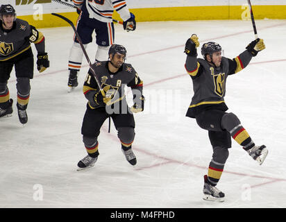 31 gennaio 2018 - Las Vegas, Nevada, Stati Uniti - Vegas Golden Knights center Ryan Carpenter (40) celebra il suo obiettivo su Edmonton lubrificatori goaltender Cam Talbot (33) durante il loro gioco di T-Mobile Arena giovedì, 15 febbraio 2018. Foto di L.E. Baskow (credito Immagine: © L.E. Baskow via ZUMA filo) Foto Stock