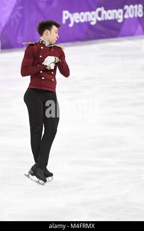 Pyeongchang, Corea del Sud. Xvi Feb, 2018. Olympic giocatore dalla Russia Dmitri Aliev compete durante gli uomini singoli breve programma di pattinaggio di figura al 2018 PyeongChang Olimpiadi invernali in Gangneung Ice Arena, Corea del Sud, nel febbraio 16, 2018. Credito: Wang Song/Xinhua/Alamy Live News Foto Stock