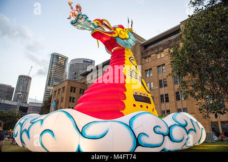 Sydney, Australia. Xvi Feb, 2018. Città di Sydney per il nuovo anno cinese il lancio ufficiale di evento che ebbe luogo intorno al Circular Quay a Sydney, in Australia. Anno Nuovo cinese gli eventi che avranno luogo in tutta Sydney dal XVI di Febbraio fino al 4 marzo. Nella foto è una lanterna lunare. Credito: mjmediabox/Alamy Live News Foto Stock