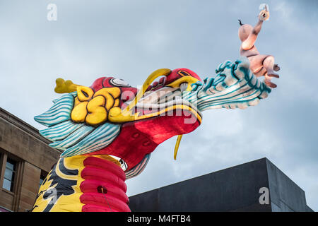 Sydney, Australia. Xvi Feb, 2018. Città di Sydney per il nuovo anno cinese il lancio ufficiale di evento che ebbe luogo intorno al Circular Quay a Sydney, in Australia. Anno Nuovo cinese gli eventi che avranno luogo in tutta Sydney dal XVI di Febbraio fino al 4 marzo. Nella foto è una lanterna lunare. Credito: mjmediabox/Alamy Live News Foto Stock
