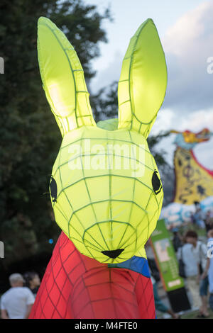 Sydney, Australia. Xvi Feb, 2018. Città di Sydney per il nuovo anno cinese il lancio ufficiale di evento che ebbe luogo intorno al Circular Quay a Sydney, in Australia. Anno Nuovo cinese gli eventi che avranno luogo in tutta Sydney dal XVI di Febbraio fino al 4 marzo. Nella foto è una lanterna lunare. Credito: mjmediabox/Alamy Live News Foto Stock