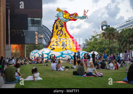 Sydney, Australia. Xvi Feb, 2018. Città di Sydney per il nuovo anno cinese il lancio ufficiale di evento che ebbe luogo intorno al Circular Quay a Sydney, in Australia. Anno Nuovo cinese gli eventi che avranno luogo in tutta Sydney dal XVI di Febbraio fino al 4 marzo. Nella foto è una lanterna lunare. Credito: mjmediabox/Alamy Live News Foto Stock