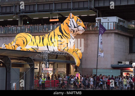 Sydney, Australia. Xvi Feb, 2018. Città di Sydney per il nuovo anno cinese il lancio ufficiale di evento che ebbe luogo intorno al Circular Quay a Sydney, in Australia. Anno Nuovo cinese gli eventi che avranno luogo in tutta Sydney dal XVI di Febbraio fino al 4 marzo. Nella foto è una lanterna lunare. Credito: mjmediabox/Alamy Live News Foto Stock