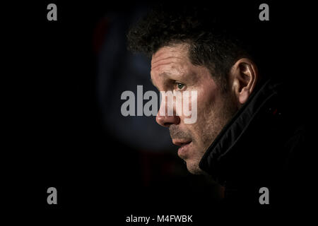 Copenhagen, Danimarca. Il 15 febbraio 2018. Atlético Madrid manager Diego Simeone visto durante la gara di Europa League tra FC Copenhagen e Atletico Madrid in Telia Parken. (Photo credit: Gonzales foto - Kim M. Leland). Credito: Gonzales foto/Alamy Live News Foto Stock