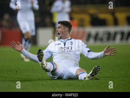 Dortmund, Germania. 15 Feb, 2018. Atalanta Bergamo Hans Hateboer reagisce durante la UEFA Europa League Soccer Match Borussia Dortmund vs Atalanta Bergamo a Dortmund, Germania, il 15 febbraio 2018. Credito: Bernd Thissen/dpa/Alamy Live News Foto Stock