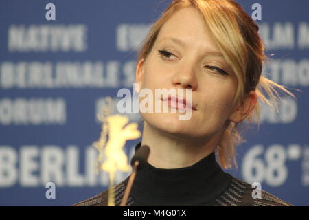 Conferenza stampa presso il Grand Hyatt Hotel di Berlino/Germania per "giovincella" dalla 68BERLINALE (International Film Festival.) dotate di: Robert Pattinson, David Zellner, Zellner Natham, Mia Wasikowska . Dove: Berlino/Germania, quando: 16.Febbraio 2018, "Crediti: T.O.Pictures / Alamy Live News" Foto Stock