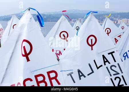 Palamos, Spagna. Xvi Feb, 2018. Xxix International Palamos Optimist Trophy 2018, XIII Nations Cup, 16 febbraio 2018 , Città Palamos, Spagna Credito: Arpad Radoczy/Alamy Live News Foto Stock