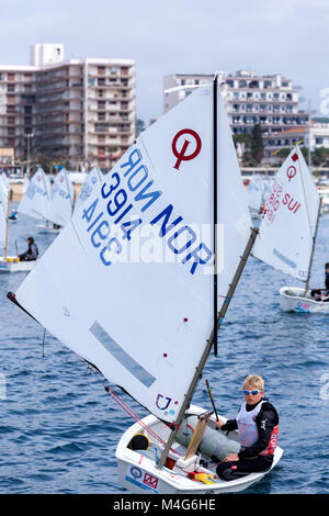 Palamos, Spagna. Xvi Feb, 2018. Xxix International Palamos Optimist Trophy 2018, XIII Nations Cup, 16 febbraio 2018 , Città Palamos, Spagna Credito: Arpad Radoczy/Alamy Live News Foto Stock