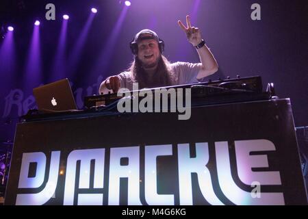 Madison, Wisconsin, Stati Uniti d'America. 15 Feb, 2018. DJ MACKLE durante la caduta in posizione tour al Orpheum in Madison, Wisconsin Credit: Daniel DeSlover/ZUMA filo/Alamy Live News Foto Stock