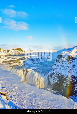 Vista delle Cascate Gullfoss in inverno, dove si trova il famoso percorso di cerchio d'oro nel sud-ovest dell'Islanda. Foto Stock