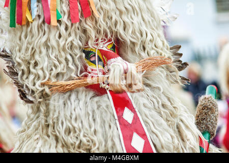 Faccia colorata di Kurent, Sloveno tradizionale maschera.maschera tradizionale utilizzato in febbraio per l'inverno della persecuzione, in tempo di carnevale, Slovenia. Foto Stock