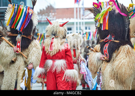 Faccia colorata di Kurent, Sloveno tradizionale maschera.maschera tradizionale utilizzato in febbraio per l'inverno della persecuzione, in tempo di carnevale, Slovenia. Foto Stock