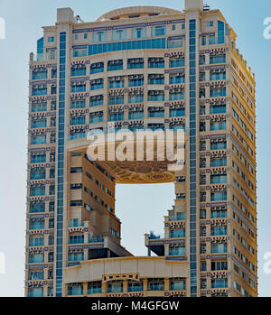 Edificio con open-air atrium su Jeddah's Red Sea corniche. Foto Stock