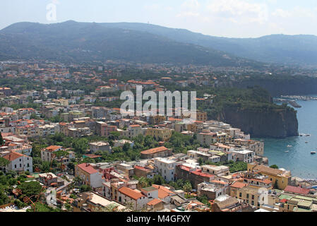 Vista aerea della città di Sorrento, Italia. Foto Stock