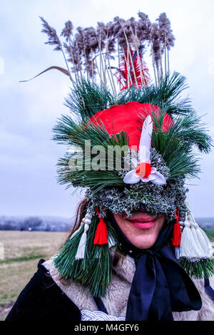 Roztoky vicino a Praga, Repubblica Ceca maschere di Carnevale in un tradizionale sfilata Foto Stock